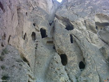 روستای سنگی در کوه دماوند